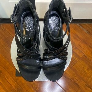 PRE-OWNED VINCE CAMUTO Nanthie Sandals